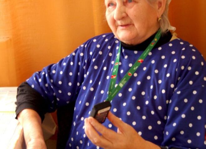 seniorka, elektronický strážca seniorov