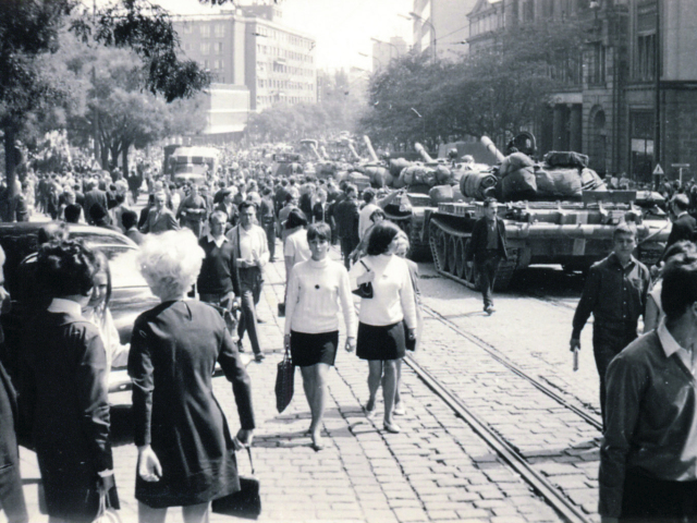 tanky, poštová ulica, bratislava, andrej holan, 1968