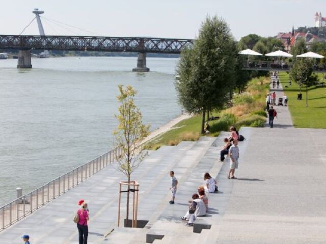 Dunaj, Bratislava