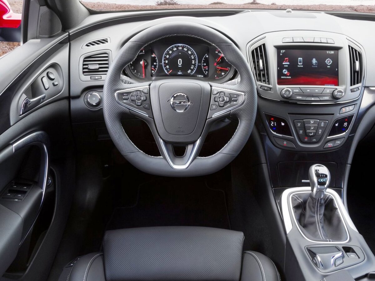 Opel-Insignia OPC Sports Tourer 2014