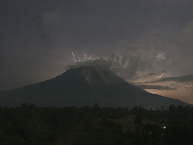 Indonézia, sopka, vulkán, Sinabung