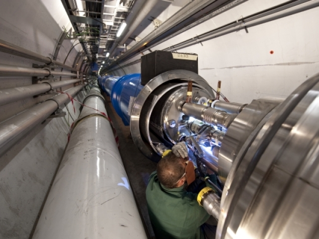 Cern, urýchľovač,