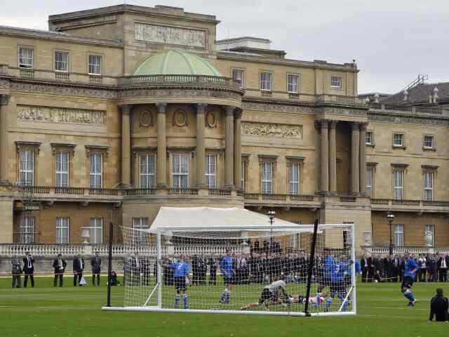 Buckinghamský palác, futbal