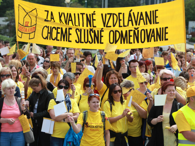 protest, školstvo, učitelia, platy