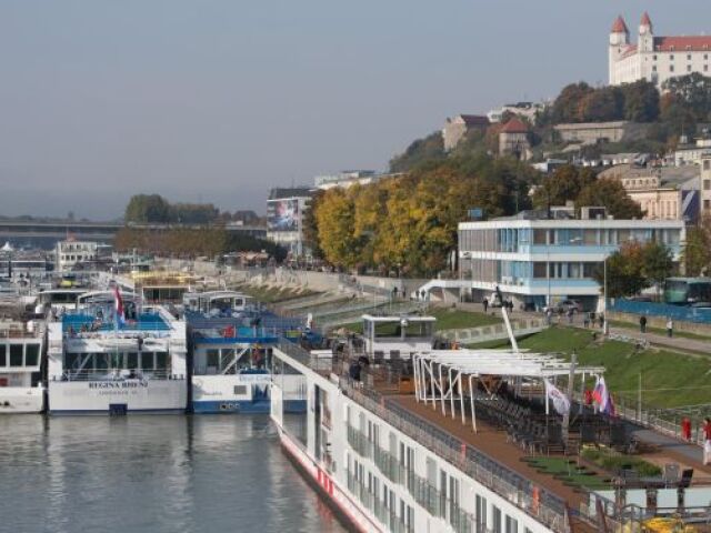lod, Dunaj, parkovanie, turisti, doprava