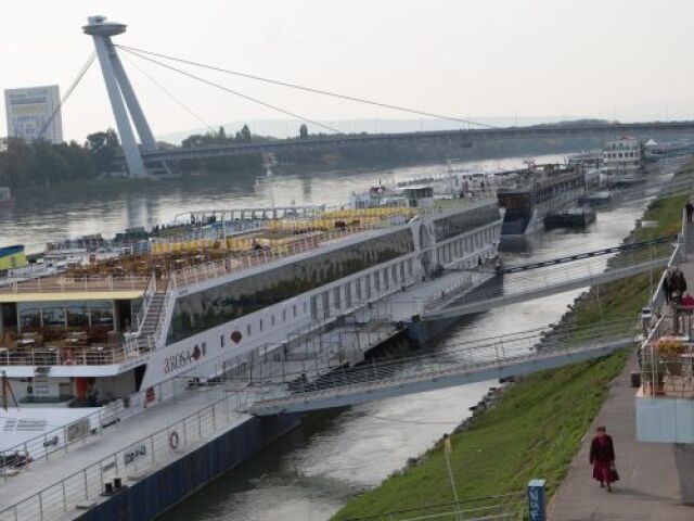 lod, Dunaj, parkovanie, turisti, doprava