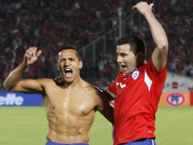 Alexis Sanchéz, Eugenio Mena