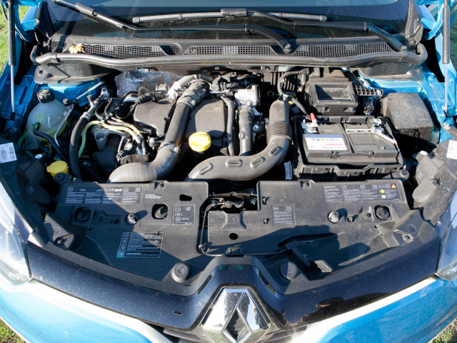 Diesel 1,5 dCi je síce úsporný a kultivovaný, ale veľa dynamiky neponúka. Zvlášť vo vyšších rýchlostiach cítiť, že Captur s ním stráca dych.