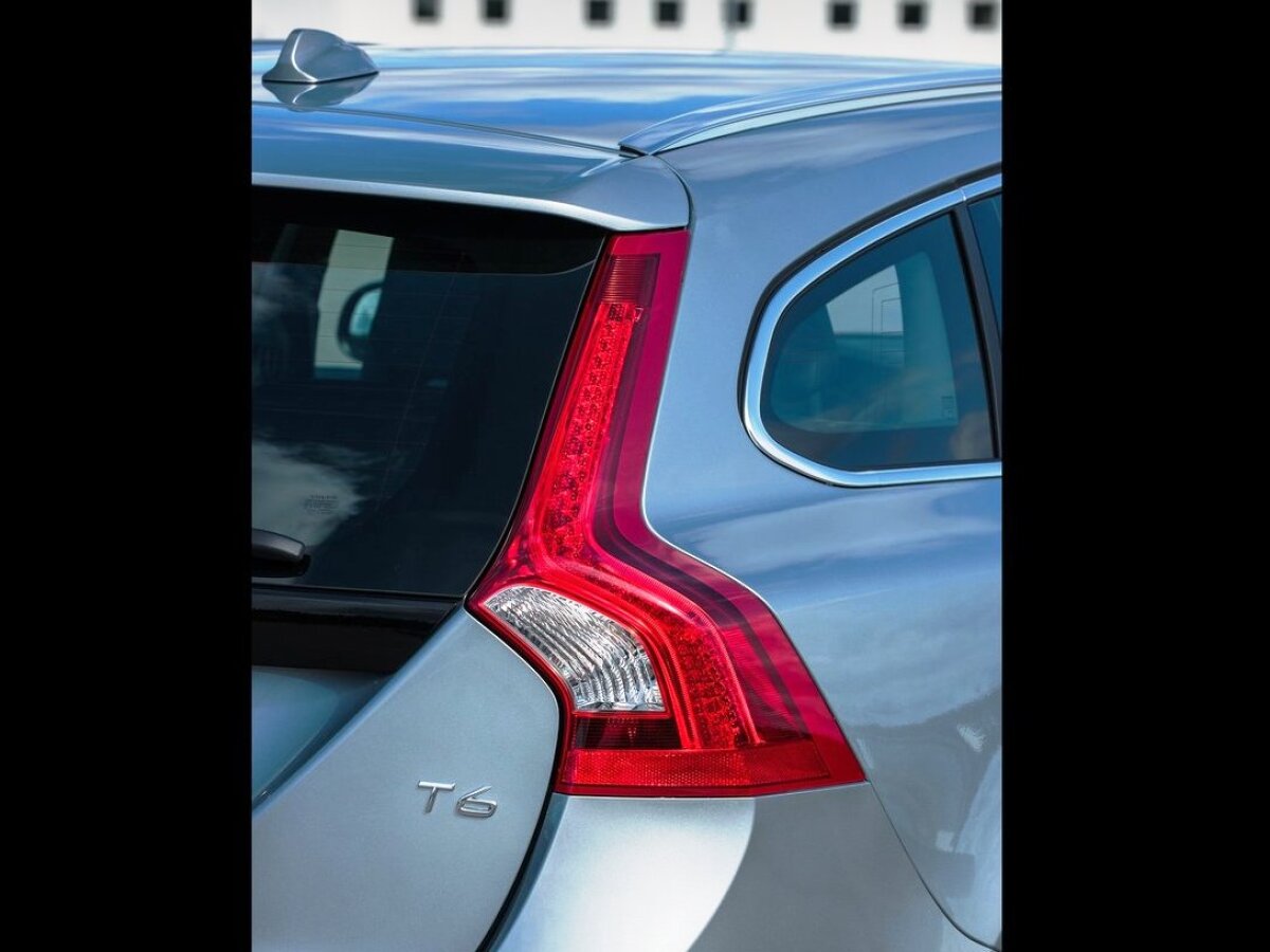 Volvo-V60 2014