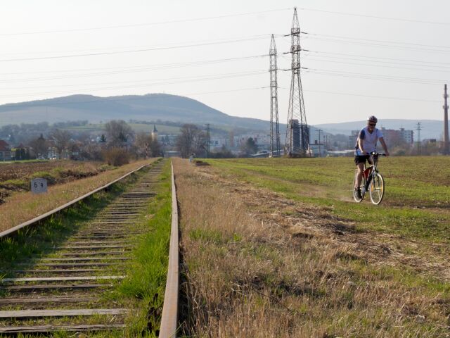 vrbové, cyklotrasy, železnica, kolaje, cyklo,