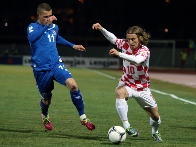 Luka Modrič, Alfred Finnbogason