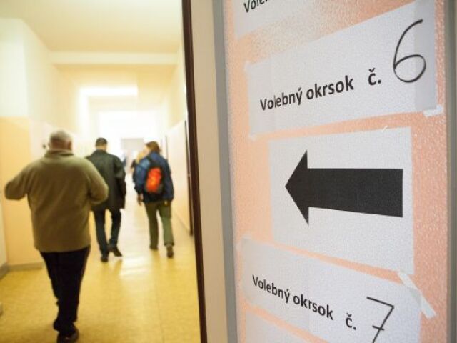 voľby, volebná miestnosť