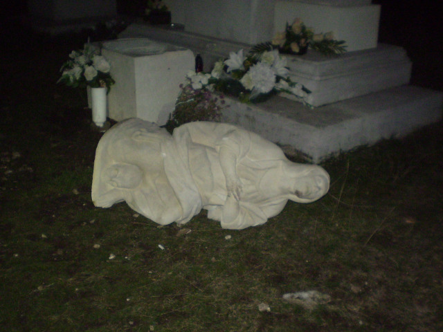 socha Panny Márie, vandalizmus, socha, kalvária
