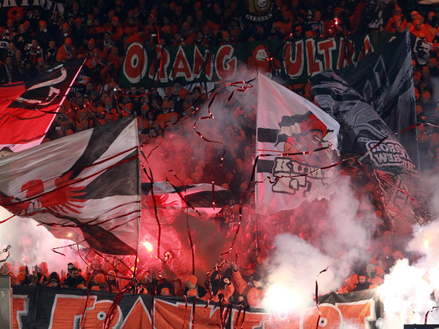 Eintracht Frankfurt, Girondis Bordeaux, fanúšikovia