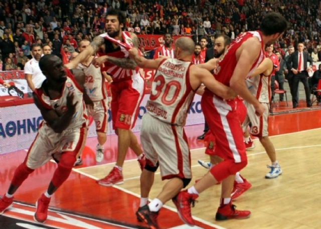 Olympiakos - Galatasaray, basketbal, bitka