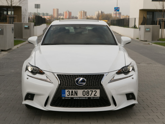 Lexus IS 300h F Sport