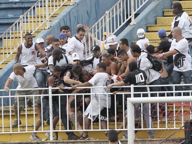 bitka, fanúšikovia, vasco da gama, paranaense