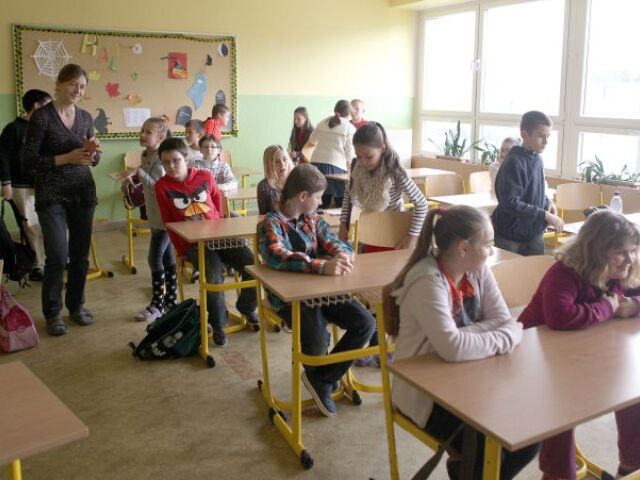 monitor, žiak, škola, trieda, učiteľ