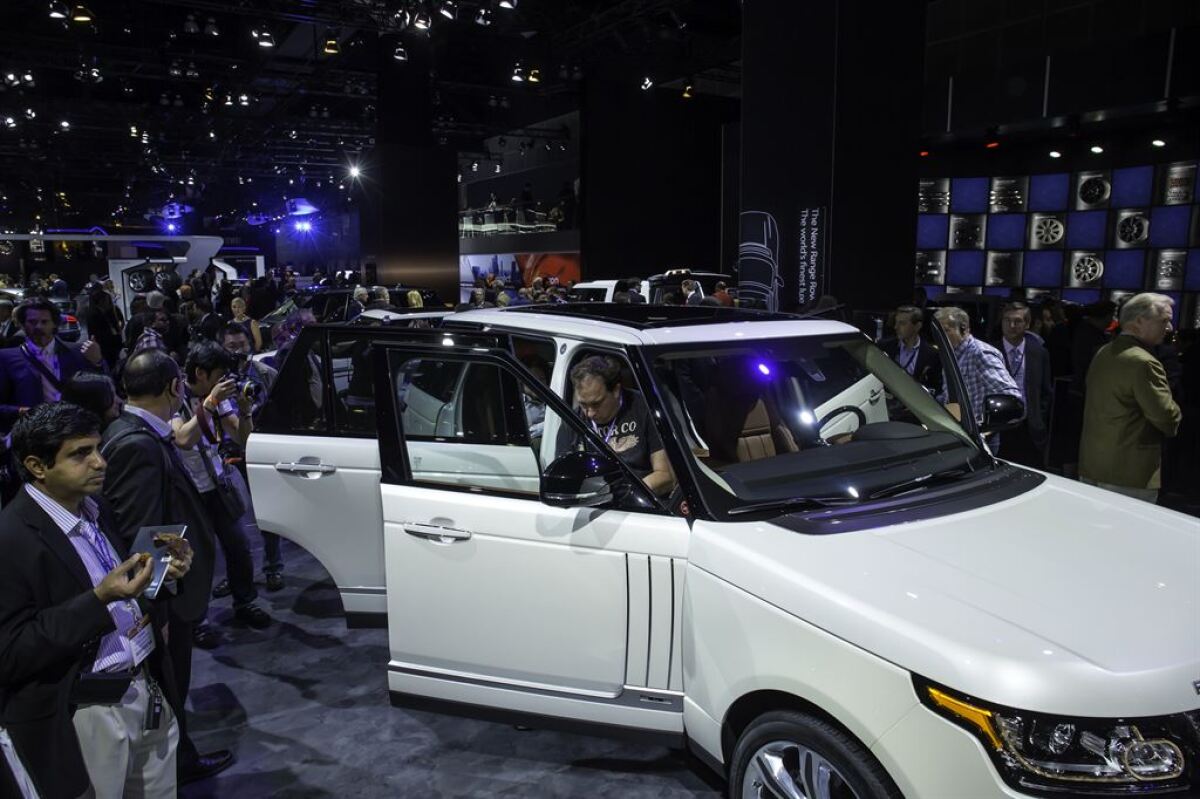 LR LA Motor Show 2013 13 Low Res INZERCIA