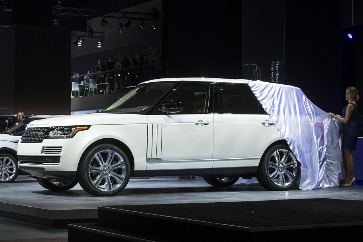 LR LA Motor Show 2013 09 Low Res inzercia