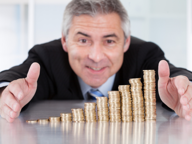 dôchodok, dôchodca, peniaze, investor, investícia, sporenie, vklad