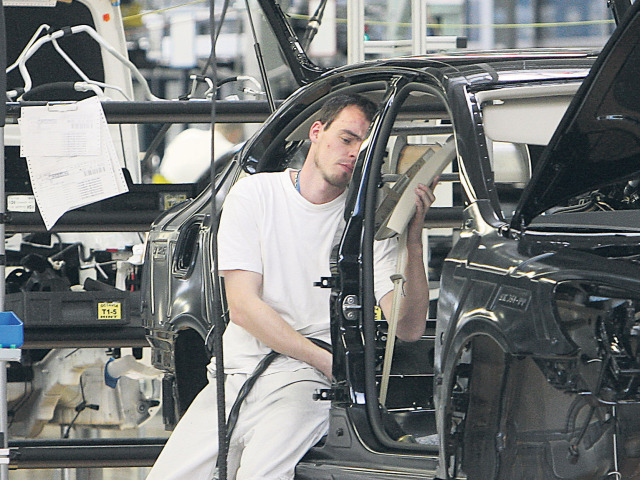 VW, automobilka, Volkswagen, práca, robotniík, octavia