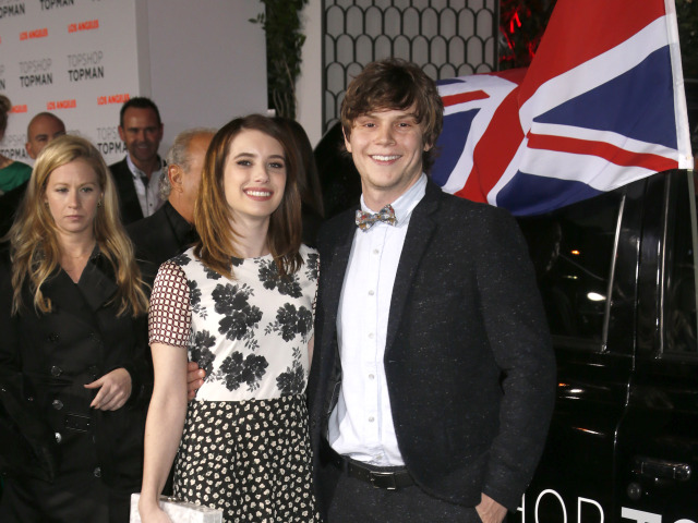 Emma Roberts a Evan Peters