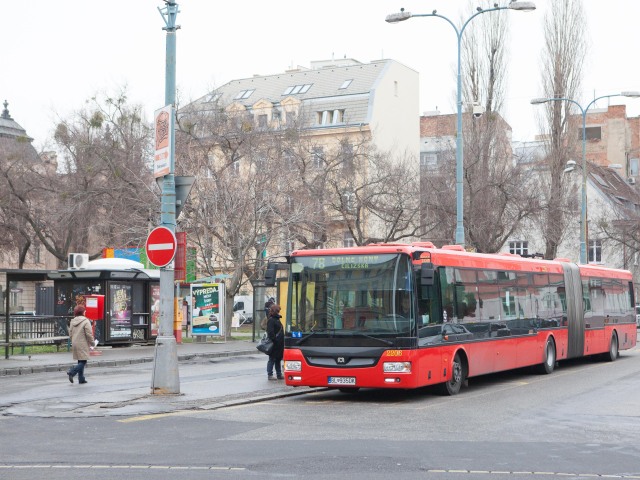 šafárikovo námestie, mhd, električka, trolejbus, autobus, bratislava