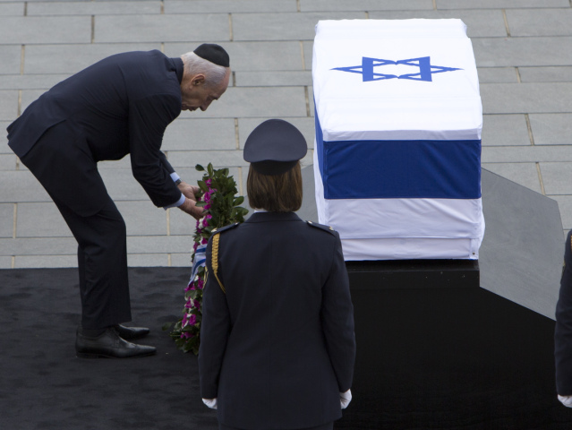 Ariel Šaron, Šimon Peres
