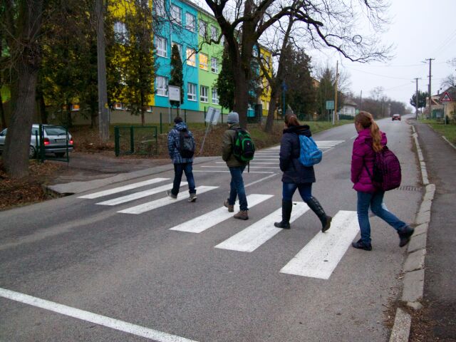 škola, doprava, priechod pre chodcov