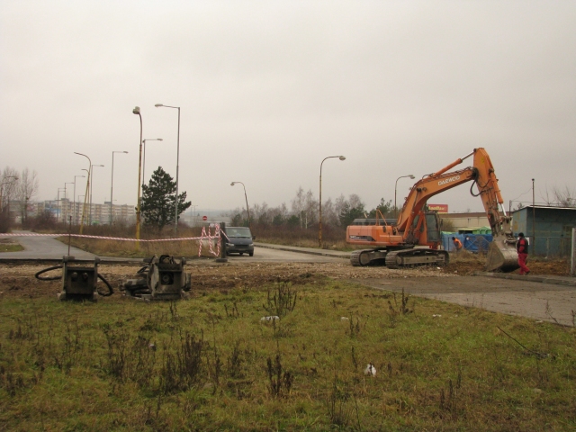 Košice, cesta, búracie práce, báger,
