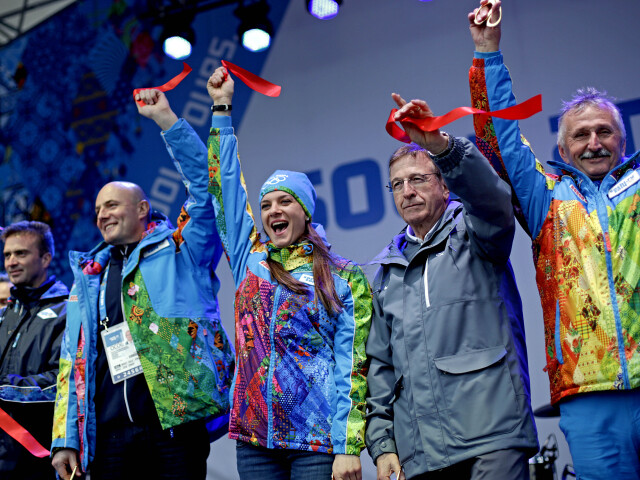Jelena Isinbajevová, Soči, otvorenie olympijskej dediny
