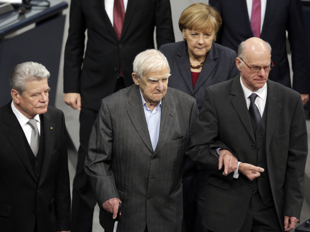Nemecko Berlín, parlament, Daniil Granin, Angela Merkelová