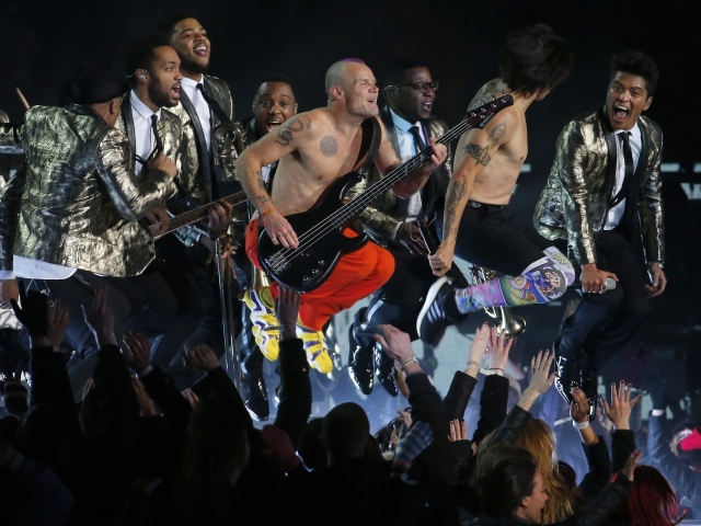 Red Hot Chili Peppers a Bruno Mars