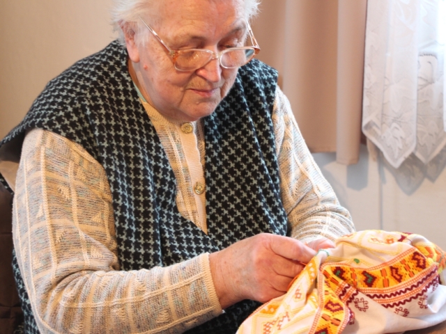 Angela Piešová, Čičmany, tradície, vyšívanie