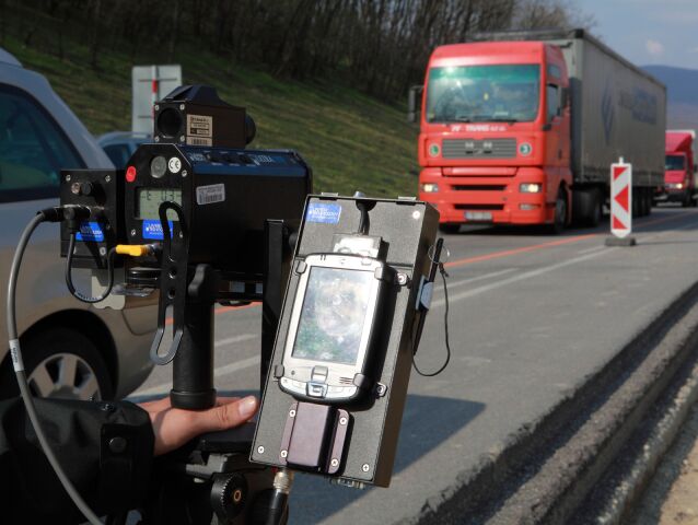 merac rychlosti,radar,policia,dopravny policajt,pokuta