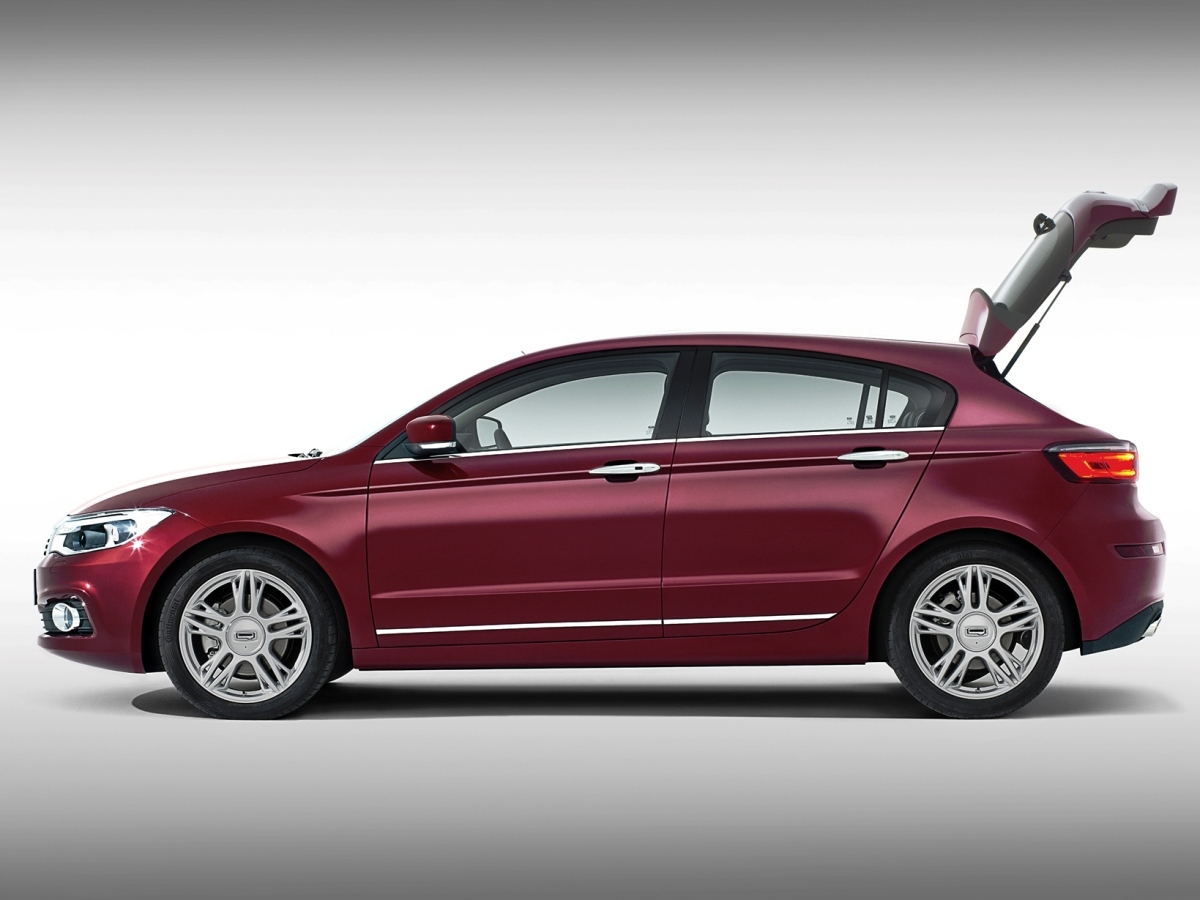 Qoros 3 Hatch
