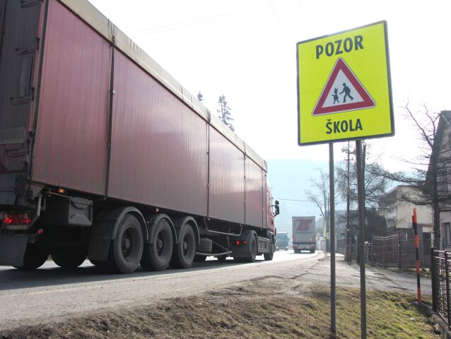 Svrčinovec, kamióny, bezpečnosť,