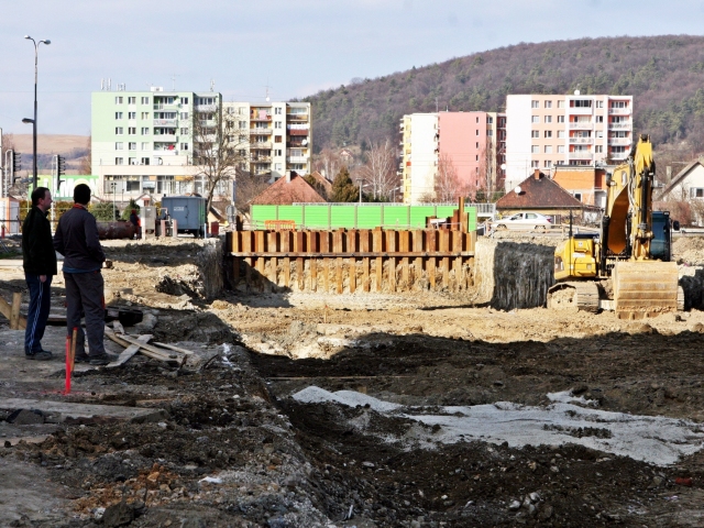 Trenčín, stavba, blato,