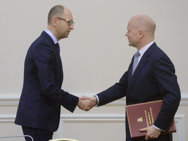 Arsenij Jaceňuk, William Hague