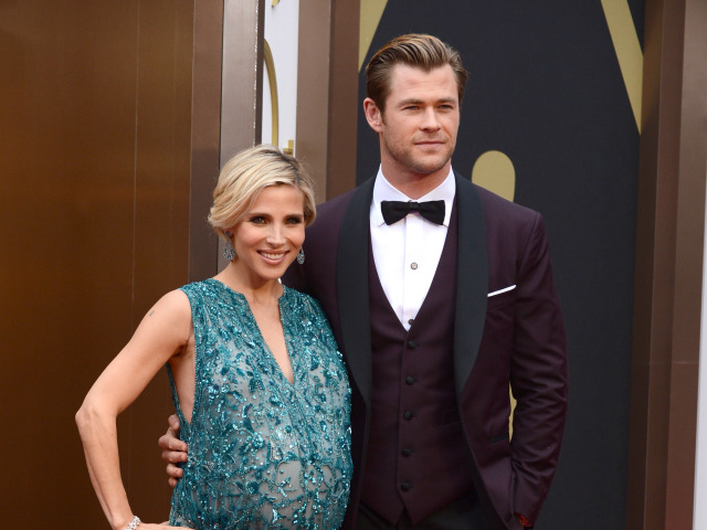 Herečka Elsa Pataky (v šatách Elie Saab) a jej manžel Chris Hemsworth.