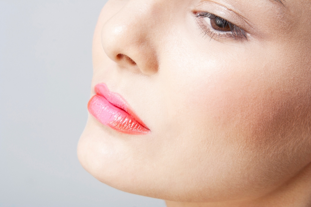 Olívia Norovská, two tones lips