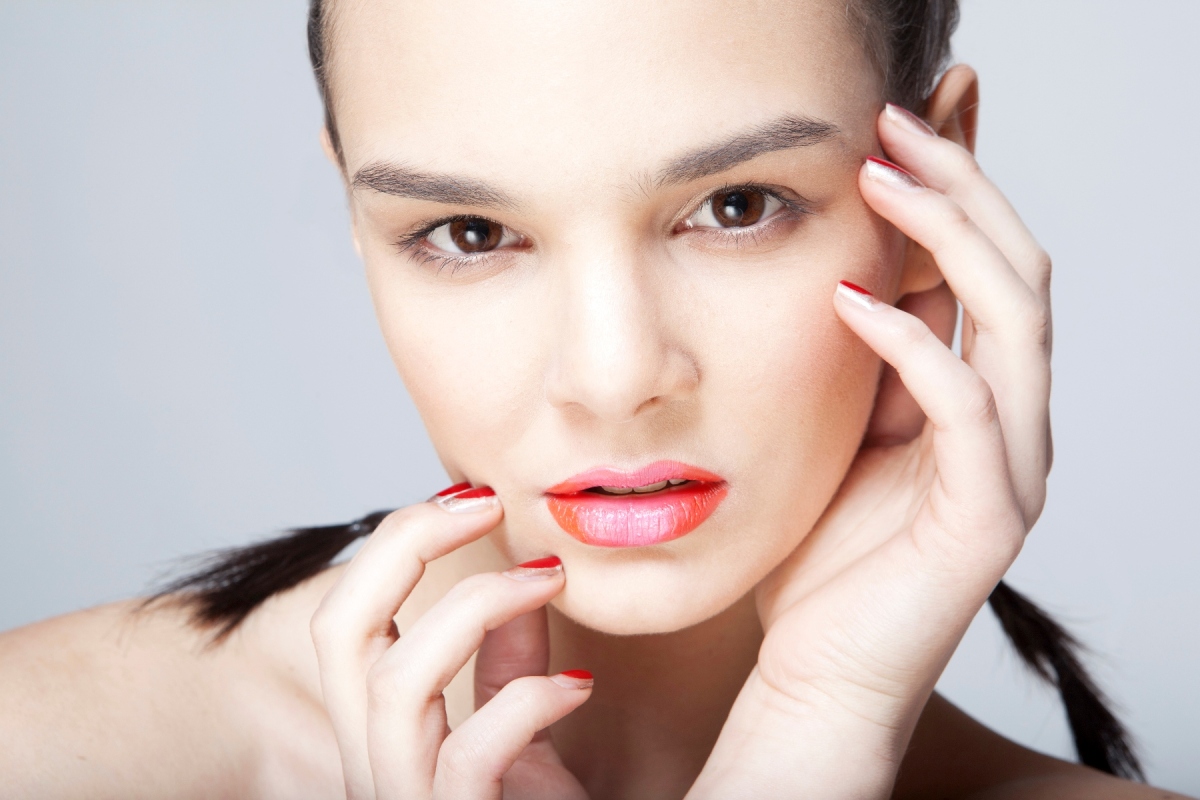 two tones lips, Olívia Norovská