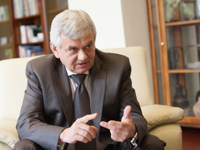 Ľubomír Jahnátek