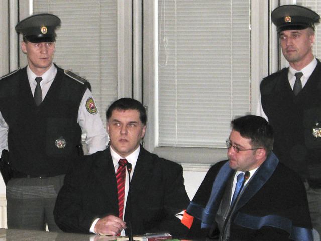 Mikuláš Černák, súd, policajti