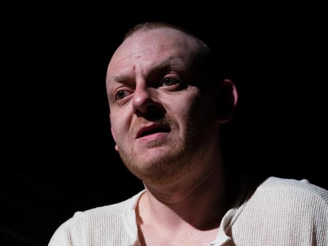 Láskavé bohyne, Ľuboš Kostelný