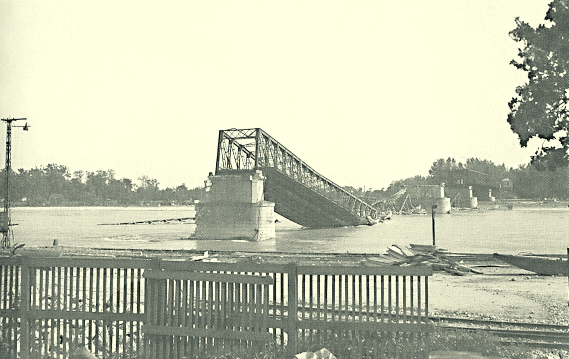 Most M. R. Štefánika zničila nemecká armáda v apríli 1945.