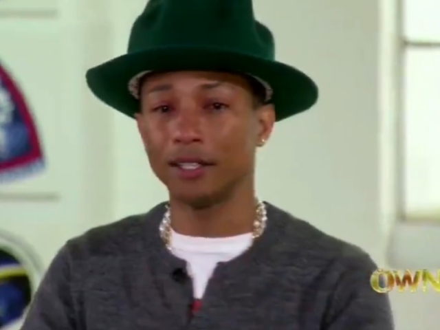 Spevák Pharrell Williams dojatý zostrihom klipov k skladbe Happy. 