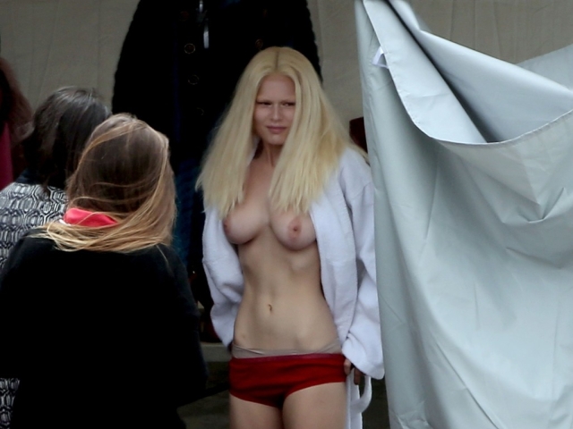 Anna Ewers