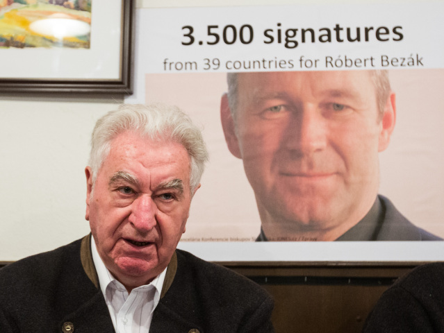 Anton Srholec, Róbert Bezák